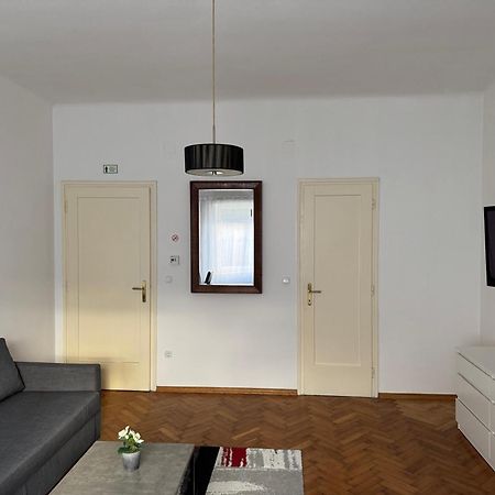 Studio Apartman Thalia Ζάγκρεμπ Εξωτερικό φωτογραφία