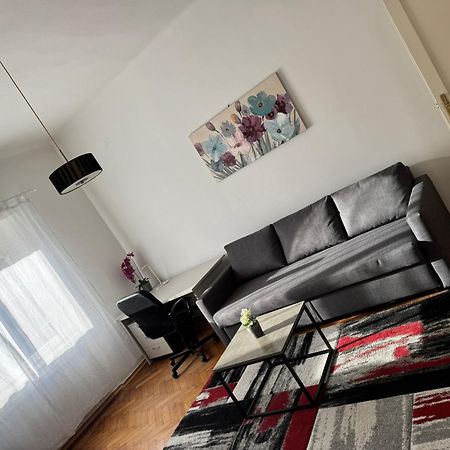 Studio Apartman Thalia Ζάγκρεμπ Εξωτερικό φωτογραφία